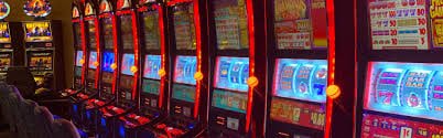 Tampilan aplikasi wkwk slot dengan tabel Colok Naga dan informasi pemain real-time